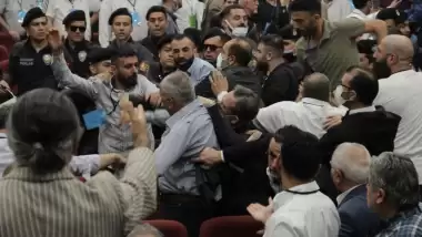 VİDEO - Altay'da olaylı kongre! Tartışma kavgaya dönüştü...