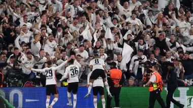 Eintracht Frankfurt, Barcelona'dan sonra West Ham'a da acımadı!