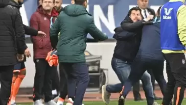 Emre Belözoğlu çileden çıktı! Zor tuttular...