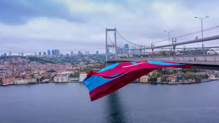 Trabzonspor bayrağı, 15 Temmuz Şehitler Köprüsü'ne asıldı