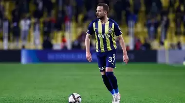 Fenerbahçe'den ayrılıyor, eski hocası ile buluşacak!