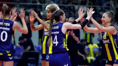 Şampiyonluk yolunda avantaj Fenerbahçe Opet'in