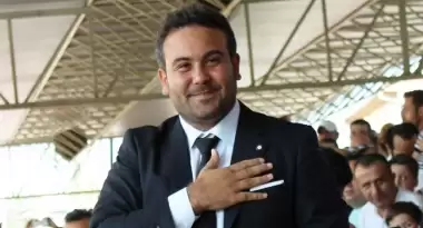 Tüm biletleri aldı, taraftara maç ısmarladı!