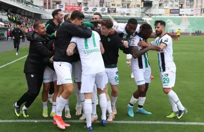 (ÖZET) Denizlispor - Menemenspor Maç Sonucu: 2-1