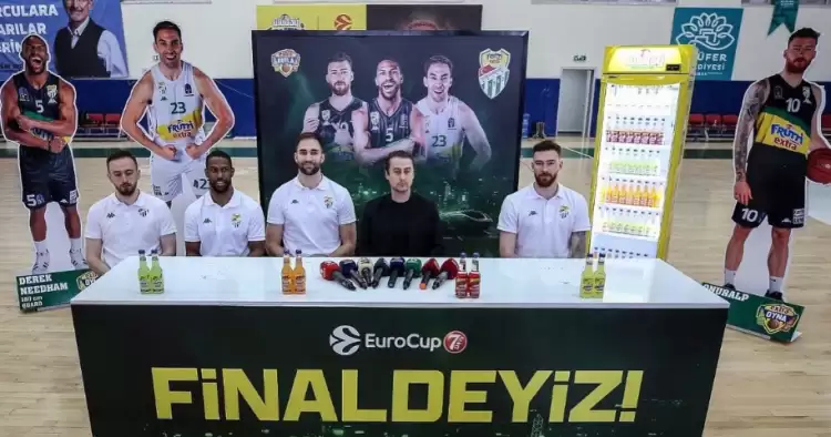 Frutti Extra Bursaspor, 3 basketbolcusunun sözleşmesini uzattı