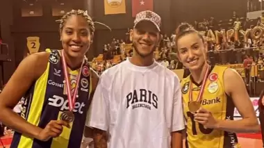 Josef De Souza Brezilyalı voleybolcuları yalnız bırakmadı