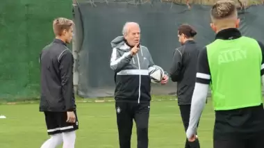 Mustafa Denizli, Altaylı futbolcularla görüştü