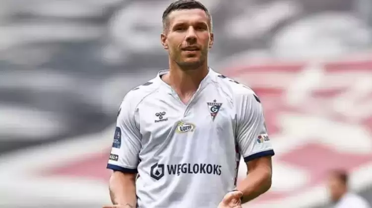 Lukas Podolski Sözleşme Uzattı