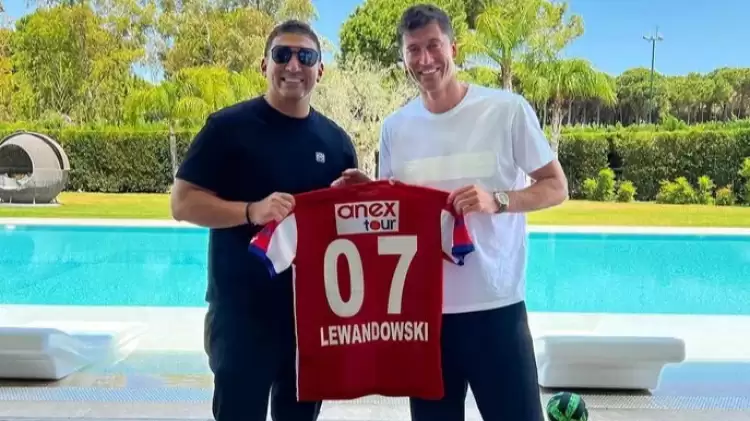 Ali Şafak Öztürk'ten Lewandowski'ye Antalyaspor forması