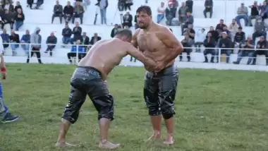 Edremit’te Başpehlivan Recep Kara oldu