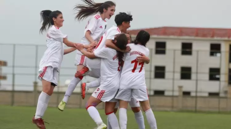 TFF Kadınlar 3. Lig'de Van Büyükşehir Belediyesi Kadın Futbol Finalde!