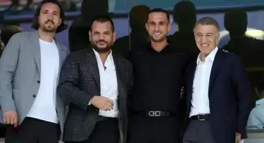 Maçı başkanla birlikte izledi, menajerinden transfer açıklaması geldi