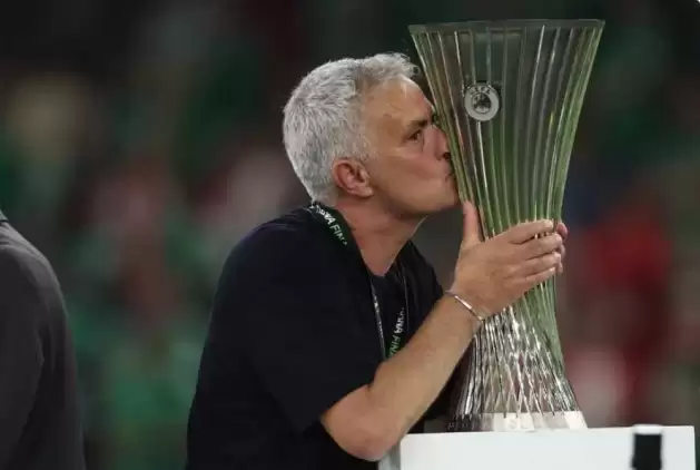 Jose Mourinho Avrupa'da 5 finalde 5 kupa kazandı