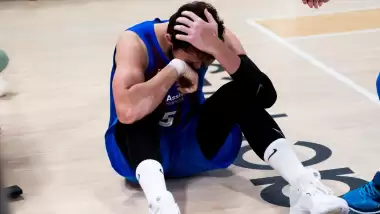 Milli basketbolcu hastaneye kaldırıldı!