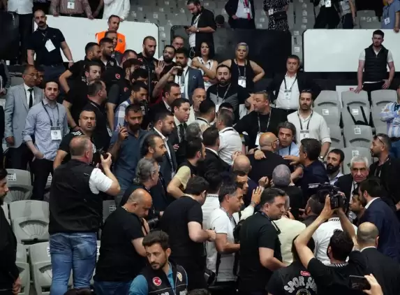 Beşiktaş kongresinde kavga çıktı