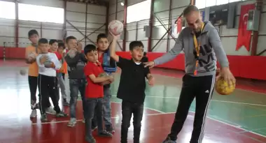 "Hentbol nedir?" sorusuna cevabıyla başkandan maç sözü aldı