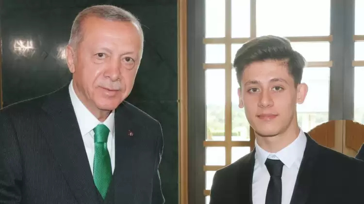 Fenerbahçeli Arda Güler, Cumhurbaşkanı Recep Tayyip Erdoğan'a Forma Hediye Etti