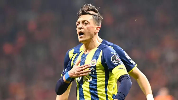 Mesut Özil Açıkladı! Futbolu Fenerbahçe'de Bırakacak