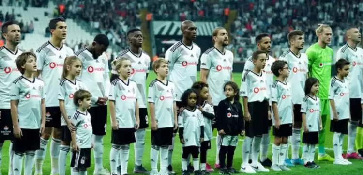 Douglas 454 Dakika Oynayarak Beşiktaş'tan 3.9 Milyon Euro Kazandı