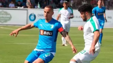 Hakeme saldıran futbolcuya 13 maç