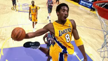 Kobe Bryant'ın forması rekor bedelle satıldı