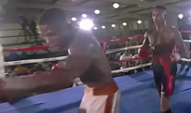VİDEO - Hayali rakibine yumruk atan boksör beyin kanaması geçirdi