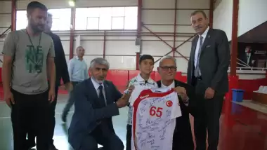 Hentbol Federasyonu Başkanı verdiği sözü tuttu