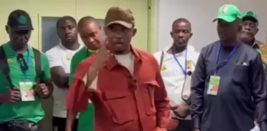 VİDEO - Eto'o çılgına döndü, oyuncularını tehdit etti! "Adi herif diyorsunuz"