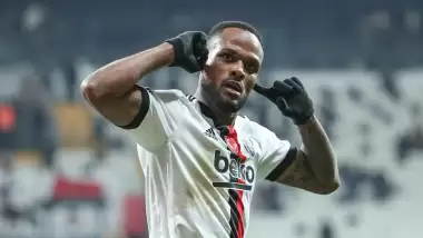 Cyle Larin imzayı atıyor! Yeni takımı şaşırttı...