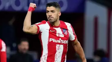 Ezeli rakipler Suarez için karşı karşıya!