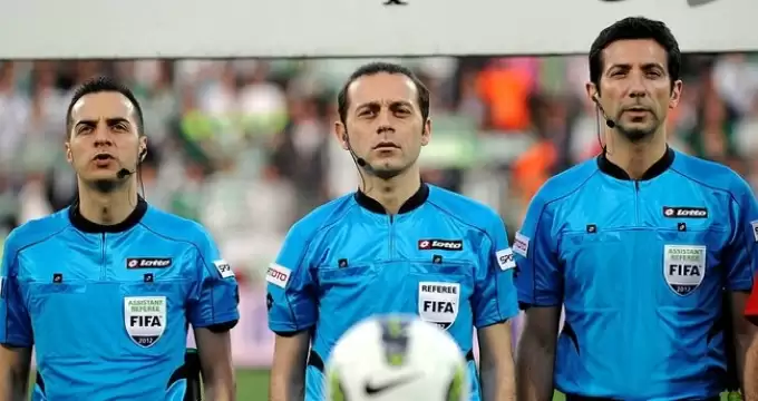 Cüneyt Çakır'ın yardımcıları hakemliği bıraktı! 