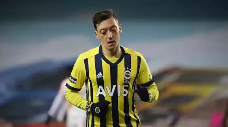 Fenerbahçe'de Kamp Kadrosuna Alınmayan Mesut Özil, Almanya'ya Döndü