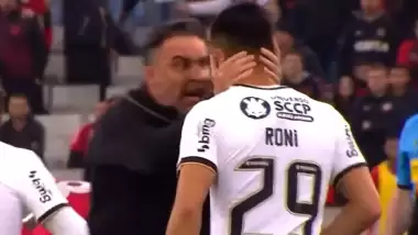 O kırmızı Pereira'yı çıldırttı! Kendi oyuncusunun üzerine yürüdü