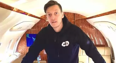 Kimse beklemiyordu! Mesut Özil'den şaşırtan hareket