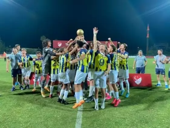 Fenerbahçe U15, Bursaspor U15 finalinde şampiyon oldu!