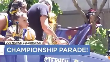 VİDEO | NBA şampiyonluğu kutlamasında Trabzonspor bayrağı!