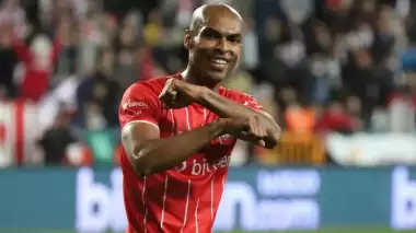 Naldo'dan flaş Fenerbahçe açıklaması! Antalya'ya imza atmıyor
