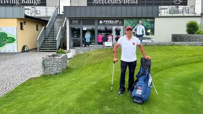 Milli golfçü Mehmet Kazan, Çekya'da günü lider tamamladı