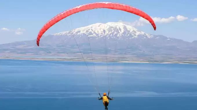 Yamaç Paraşütü Hedef Şampiyonası yarışları Erzincan'da başladı