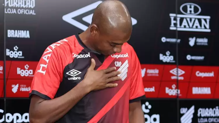 Fernandinho, Kariyerine Başladığı Atletico Paranaense'ye Döndü