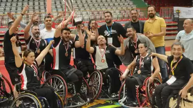 Galatasaray'ı deviren Beşiktaş, üçüncü oldu