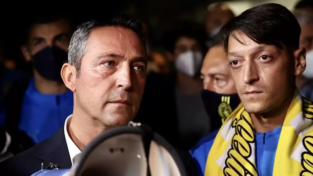 ajansspor: Fenerbahçe'de kadro dışı olan Mesut Özil, başkan Ali Koç'la görüştü