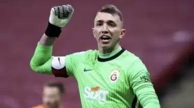 Galatasaray'da Muslera'nın yerine sürpriz isim! Teklif yapıldı