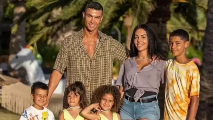 Ronaldo 110 Milyon TL’lik Lüks Yatta Aşk Tazeledi