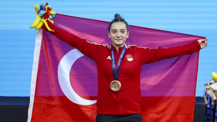 Akdeniz Oyunları'nda Milli Halterci Nuray Güngör Levent Bronz Madalya Kazandı