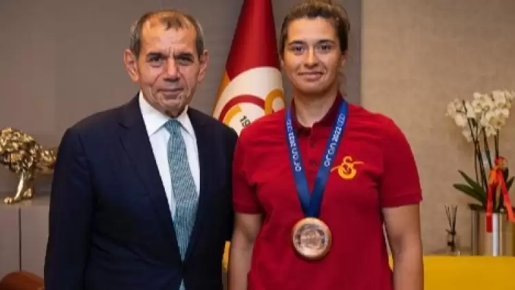 Yelkenci Ecem Güzel'den Galatasaray Başkanı Dursun Özbek'e ziyaret
