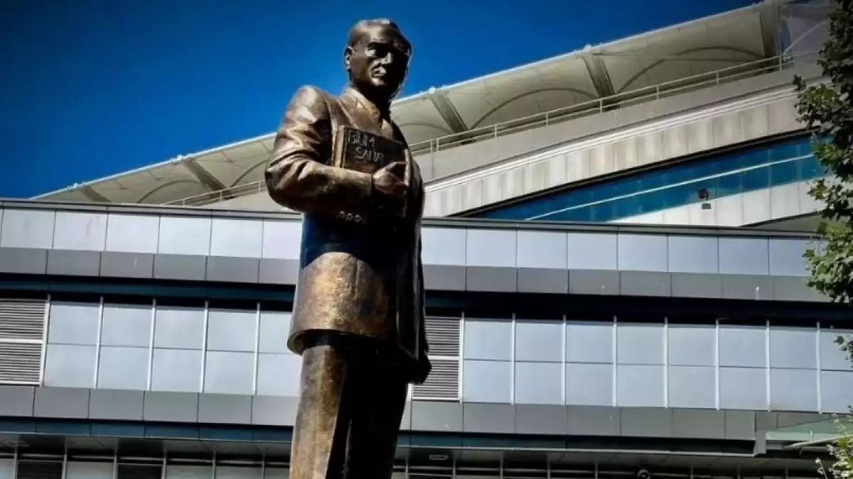 ajansspor: Fenerbahçe'den Şükrü Saraçoğlu Stadı'nın önüne Atatürk heykeli