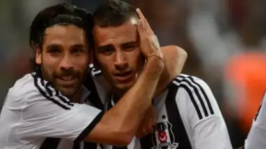 "Beşiktaş'tan başka takımda oynamak istemiyor"