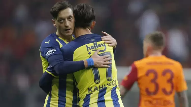 Fenerbahçe'den İrfan Can Kahveci, Mesut Özil'e Veda Etti