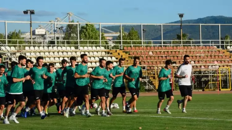 Kocaelispor’da 3 yeni transfer takımla ilk antrenmanına çıktı